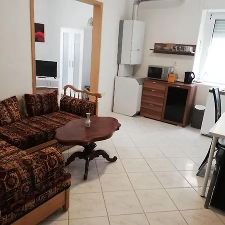 Sunflower Apartment *